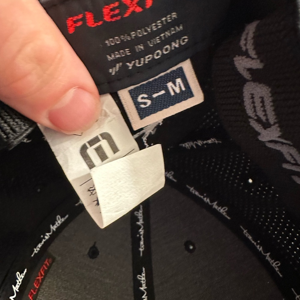 Travis Mathew Fitted Black Hat - Picture 4 of 4